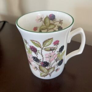 🌱vintage Blackberry pattern, Fine Bone China, made in Staffordshire England 💜